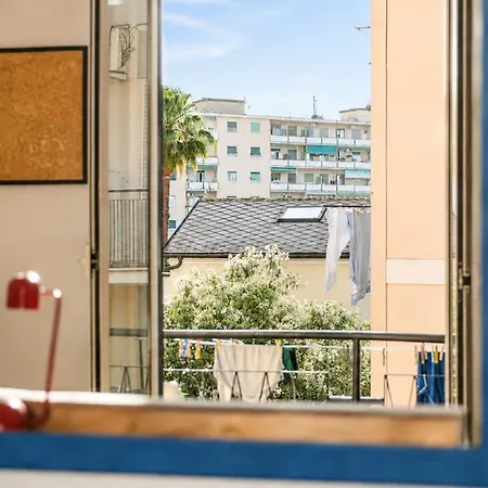 아파트 Midcentury Design With A View