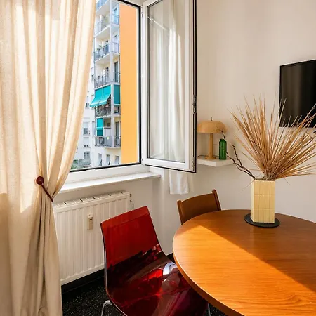 Midcentury Design With A View 제노바